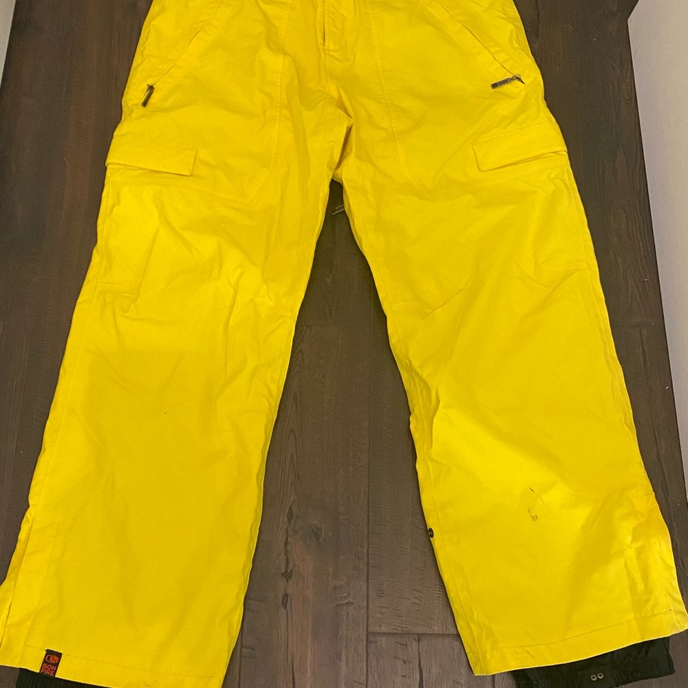 Men’s snow pants